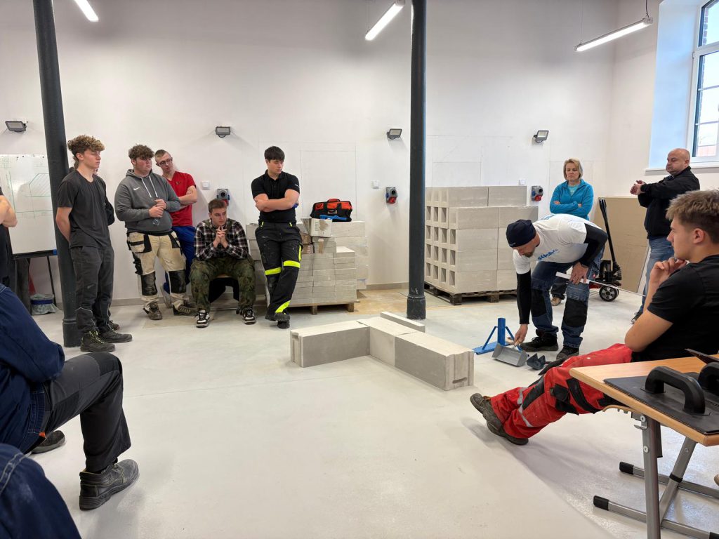 MURUJEMY Z FIRMĄ SOLBET